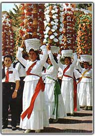 Festa dos Tabuleiros, Cortejo
